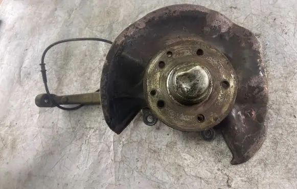 Mercedes-Benz E W210 Front wheel hub spindle knuckle 2102201