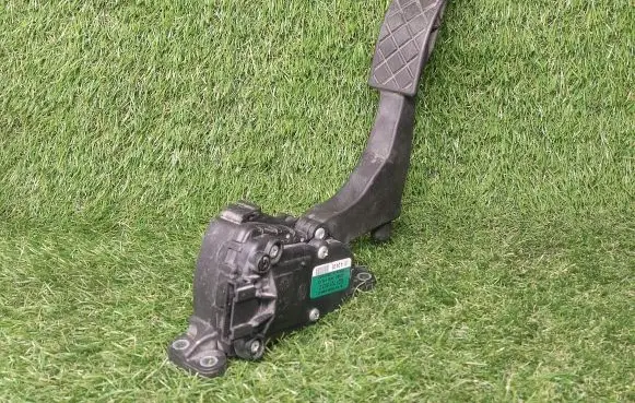 Volkswagen Polo Accelerator throttle pedal 6Q1721503C