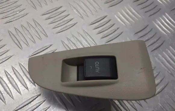 Toyota Avensis T250 Quarter vent window switch 74271-05020