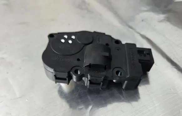 BMW 6 F06 Gran coupe Air flap motor/actuator EFB430 27662013 K9749006