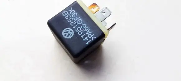 Volkswagen Golf III Other relay 141951253B