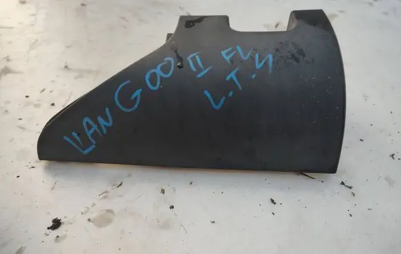 Rear/tail light trim molding