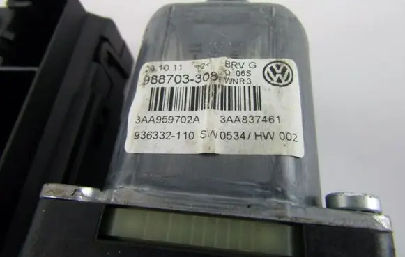 Volkswagen PASSAT B7 Front door window regulator motor 3C0959792C