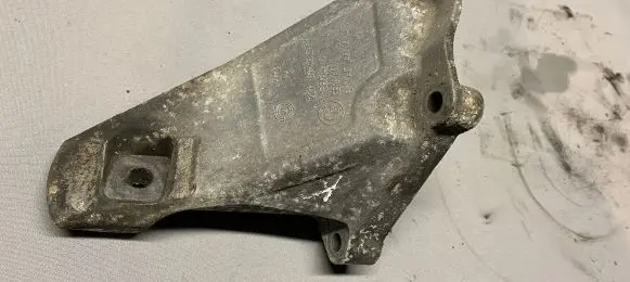 BMW 7 E65 E66 Engine mounting bracket 2211675461501 22116754615