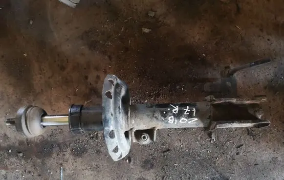 Opel Zafira B Front shock absorber/damper 13280745