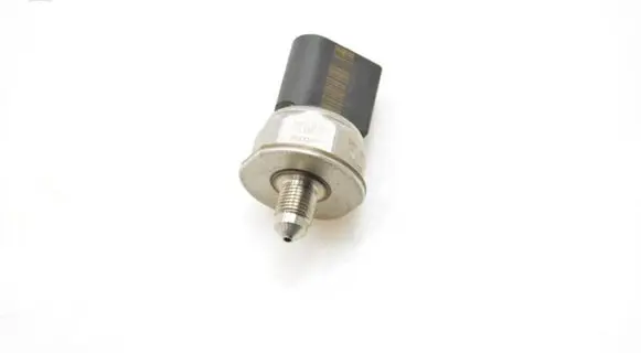 BMW 1 E81 E87 Fuel pressure sensor 7537319