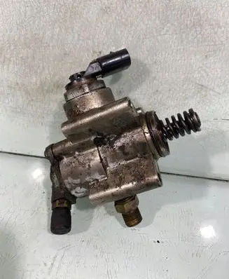 Audi A4 S4 B7 8E 8H Fuel injection high pressure pump