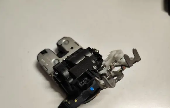 Loading door lock