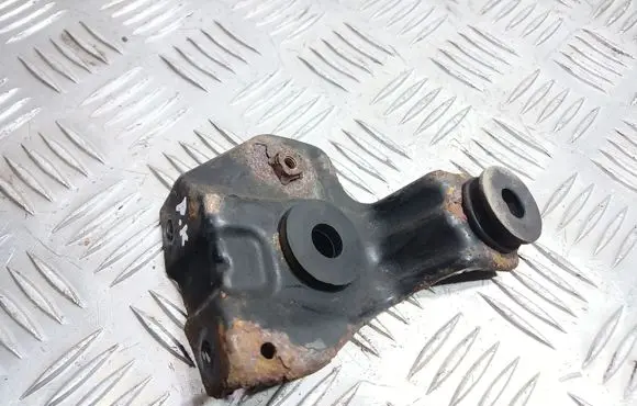 Radiator mount bracket