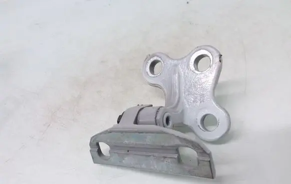 Volvo V60 Front door lower hinge 31218515