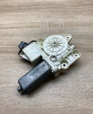 Toyota Avensis T250 Front door window regulator motor 999060102 6982005050