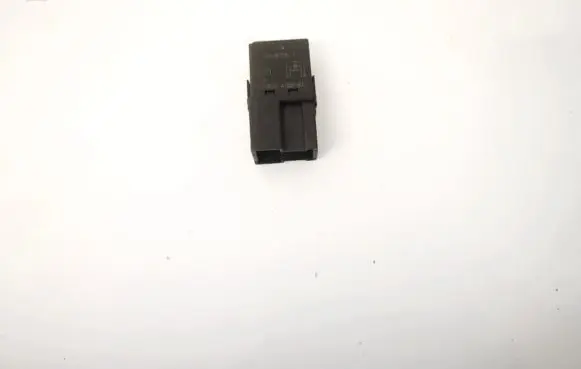 Volvo S40, V40 Other relay mb953382