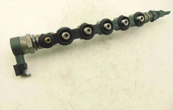 Renault Megane I Fuel injector supply line/pipe 