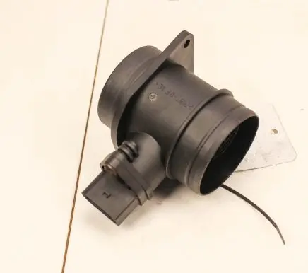Volkswagen Golf V Mass air flow meter 0281002531