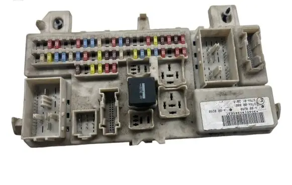 Ford Focus Fuse module 97RA012018 A000280 30S519098503