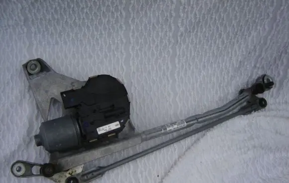 Audi Q7 4M Front wiper linkage and motor 4K1955023