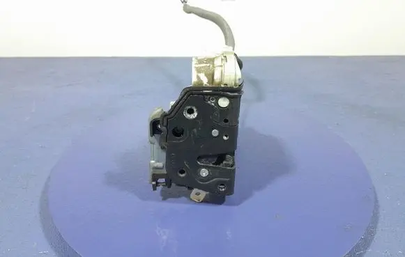 Audi Q7 4L Front door lock 8J1837015E
