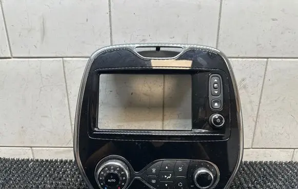 Renault Captur Radio/GPS head unit trim 682705384R 682700795R 682702540R