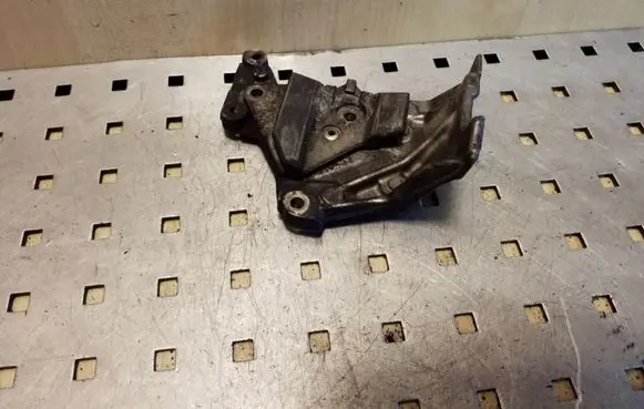 Peugeot 5008 Engine mounting bracket 505932
