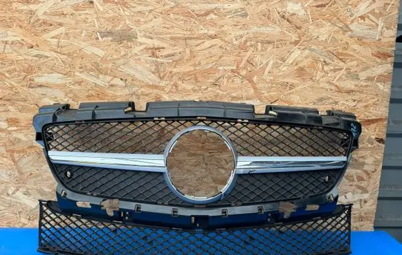 Mercedes-Benz SLK R172 Front bumper upper radiator grill A1728880060 A1728880160