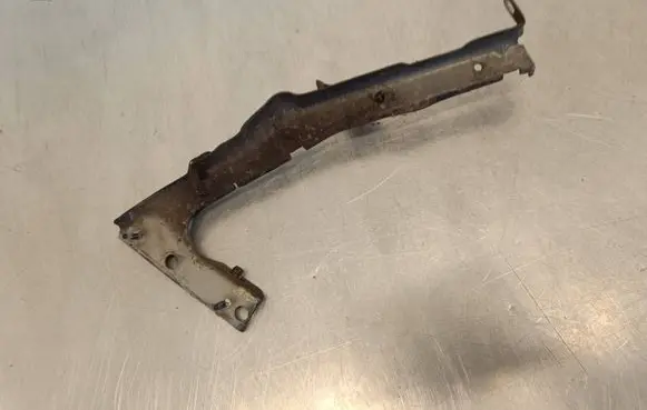Audi A5 Sportback 8TA Fender mounting bracket 
