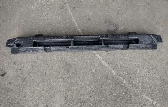 Volkswagen Golf VIII Front bumper foam support bar