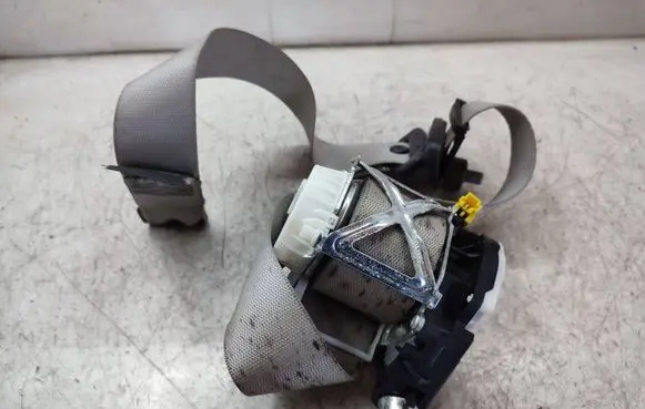 Mercedes-Benz ML W164 Rear seatbelt A1648601785