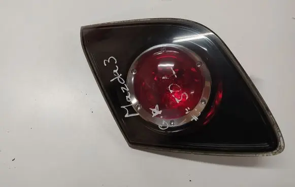 Mazda 3 I Tailgate rear/tail lights P2913