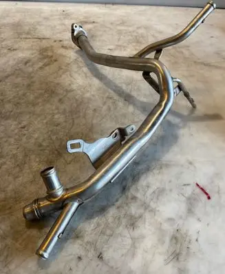 Engine coolant pipe/hose