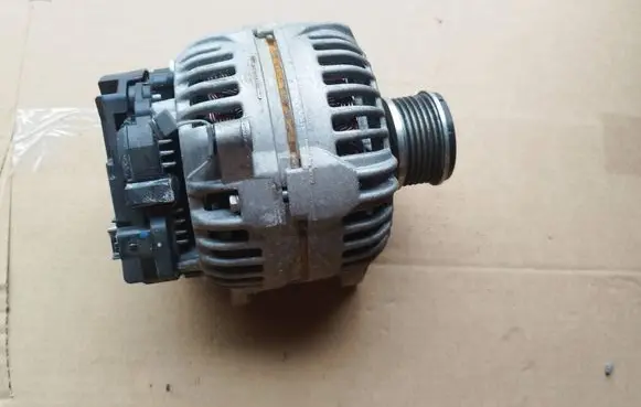 Nissan Qashqai Generator/alternator 8200728292D 0124525140