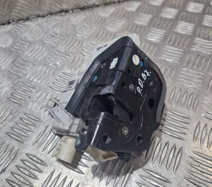 Audi A4 S4 B7 8E 8H Front door lock 8E1837015