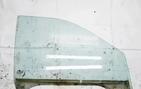 KIA Carnival Front door window glass four-door