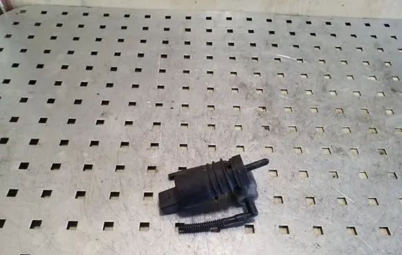 Audi A6 S6 C5 4B Windscreen/windshield washer pump
