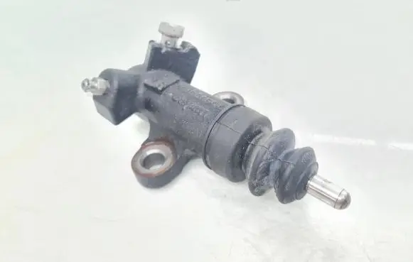 Clutch slave cylinder