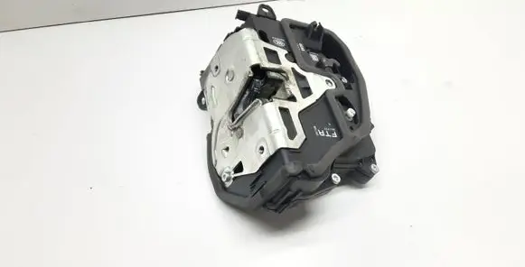 BMW 1 E82 E88 Front door lock 7059968