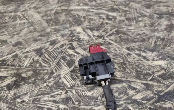 Subaru SVX Relay mounting block 