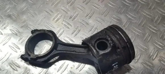 Ford Focus Piston with connecting rod