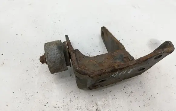 Toyota Avensis T220 Engine mounting bracket NOCODE