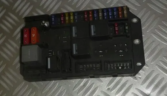 Land Rover Range Rover L322 Fuse module 518880000 YQE500390