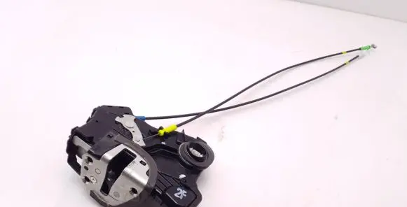 Toyota Auris 150 Front door lock 6903002220 6975002100