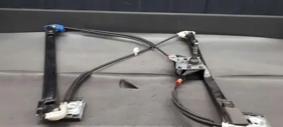 Volkswagen Polo VI Front window lifting mechanism without motor