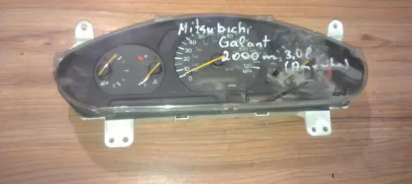 Mitsubishi Galant Speedometer (instrument cluster) mr270902 69576-920a