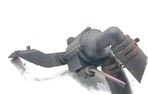 Volkswagen Tiguan Oil filter mounting bracket 5N0121093A