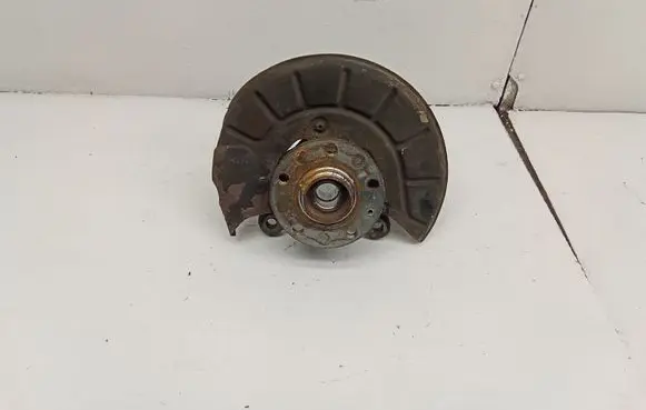 Skoda Octavia Mk2 (1Z) Front wheel hub spindle knuckle