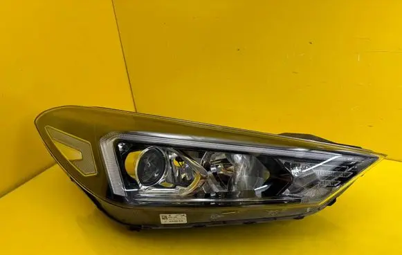 Hyundai Tucson TL Headlight/headlamp 92102D7600