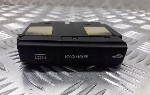 Toyota Avensis T250 Windscreen/window heater switch 84790-05130-C