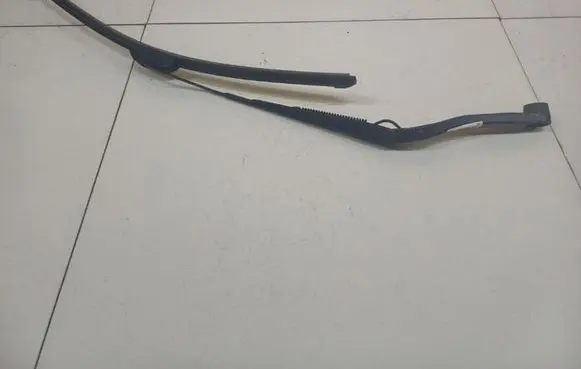 Hyundai Sonata Front wiper blade arm 1322768