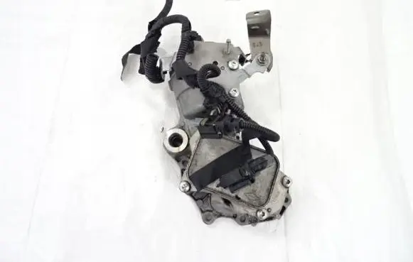 Citroen Berlingo Oil filter mounting bracket 9823532380
