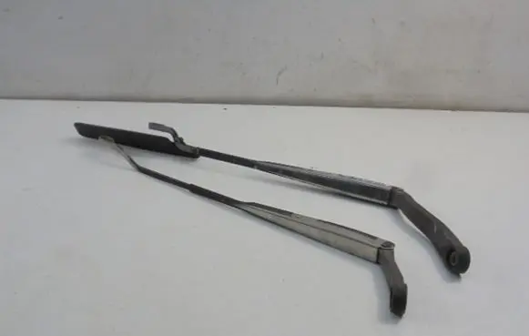 Nissan Primera Front wiper blade arm