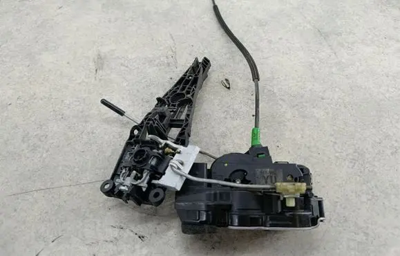 Opel Insignia A Rear door lock 13578028